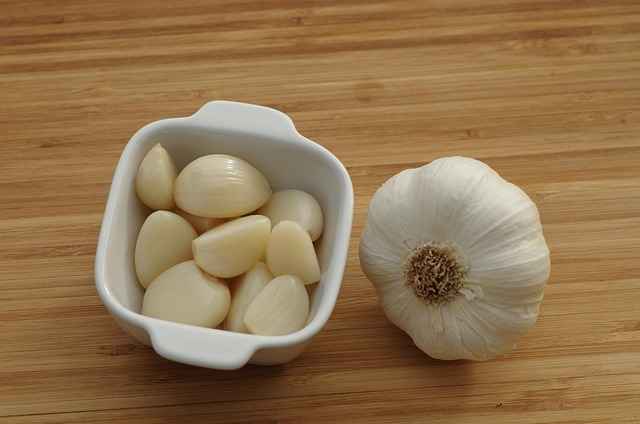 Deskinned Pods of Garlic Clove often used as Herbs that benefit Health and Body for Weight Loss
