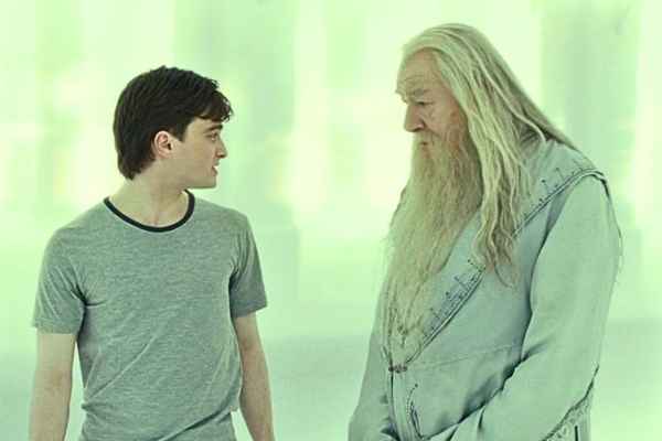 Michael Gambon and Daniel Radcliffe in Harry Potter and the Deathly Hallows: Part 2 (2011)