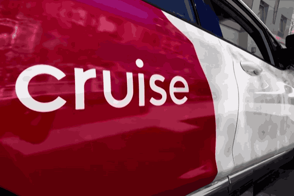 Self-driving car of GM Cruise, highlighting challenges in autonomous vehicles.