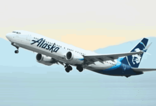 Alaska Airlines Boeing 737 MAX 9 in flight, emblematic of aviation safety
