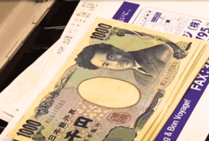Japanese Yen and US Dollar banknotes symbolizing the surge in Japan Yen to USD.