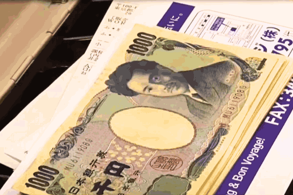 Japanese Yen and US Dollar banknotes symbolizing the surge in Japan Yen to USD.