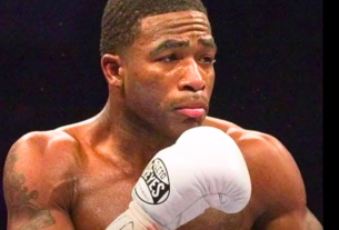 Adrien Broner during the fight against Blair Cobbs, struggling to defend against a powerful jab
