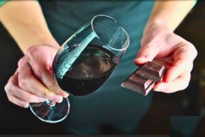 Red Wine Or Dark Chocolate : What Should You Indulge In and Why ?