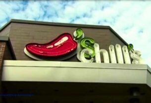 Chili's restaurant building with the large Chili's banner, at the center of the "Sabotage Beastie Boys" legal battle over unauthorized use of their iconic song.