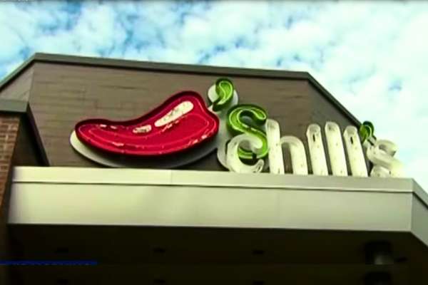 Chili's restaurant building with the large Chili's banner, at the center of the "Sabotage Beastie Boys" legal battle over unauthorized use of their iconic song.
