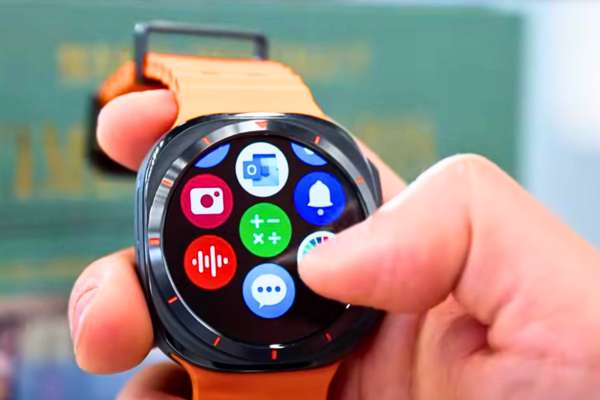 Samsung Galaxy Watch 7 and Galaxy Watch Ultra showcasing advanced health tracking features and stylish design.