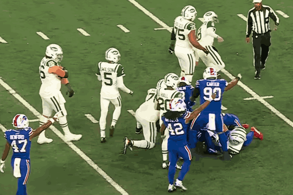 Quarterback Josh Allen leading the Buffalo Bills to a 23-20 victory over the New York Jets in a dramatic Bills vs Jets game.