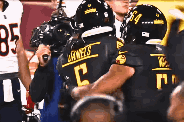 Commanders’ quarterback completes Hail Mary Play for a last-second 52-yard touchdown, securing victory over the Bears.